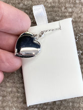 Charger l&#39;image dans la galerie, Silver Heart Locket With Chain