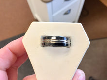 Cargar imagen en el visor de la galería, Titanium Men&#39;s Wedding Ring