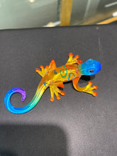Laden Sie das Bild in den Galerie-Viewer, Gecko Kona Glass Figurine