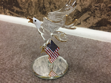Load image into Gallery viewer, U.S.A Bald Eagle Glass Figurine