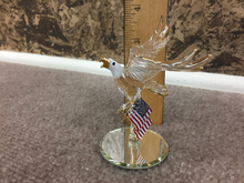 Cargar imagen en el visor de la galería, U.S.A Bald Eagle Glass Figurine