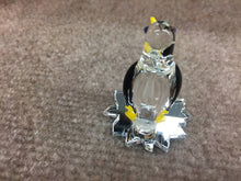 Cargar imagen en el visor de la galería, Penguin Glass Figurine Glass Baron