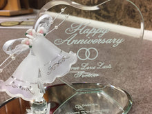 Charger l&#39;image dans la galerie, Happy Anniversary Glass Figurine With Bells