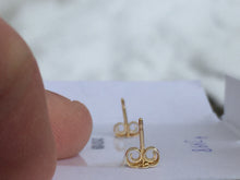 Charger l&#39;image dans la galerie, 14 K Yellow Gold X Pattern Stud Earrings