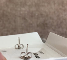 Cargar imagen en el visor de la galería, Sterling Silver 6 Millimeter Wide Ball Stud Earrings