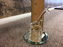 Cargar imagen en el visor de la galería, Giraffe Glass Figurine With 22 K Gold Accents